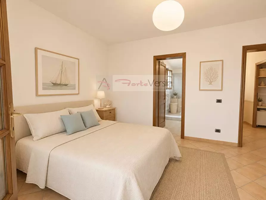 Immagine 28 di Villa in vendita  a Montignoso