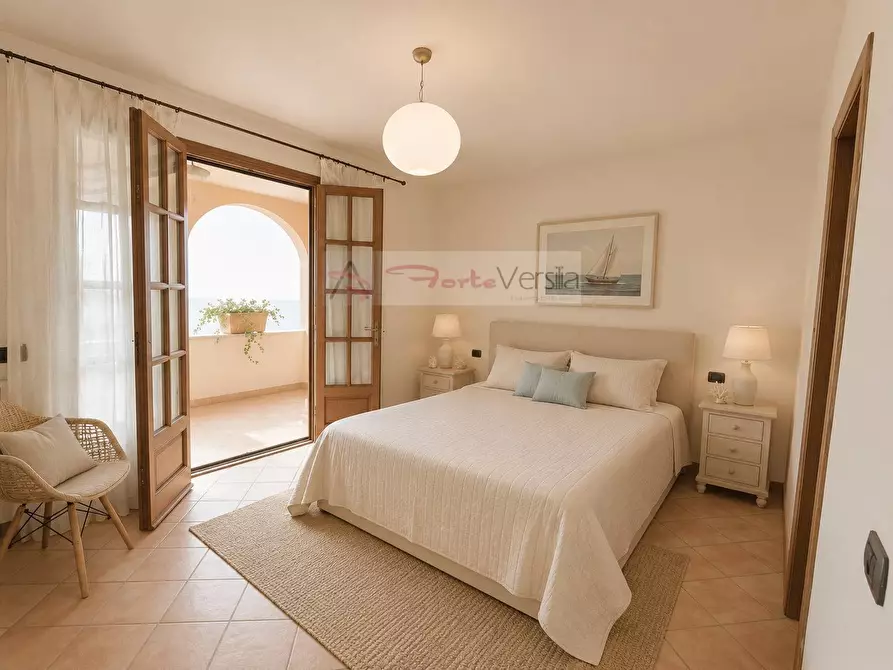 Immagine 27 di Villa in vendita  a Montignoso