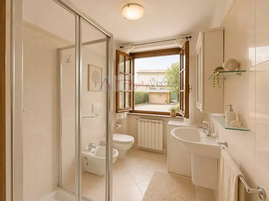 Immagine 36 di Villa in vendita  a Montignoso