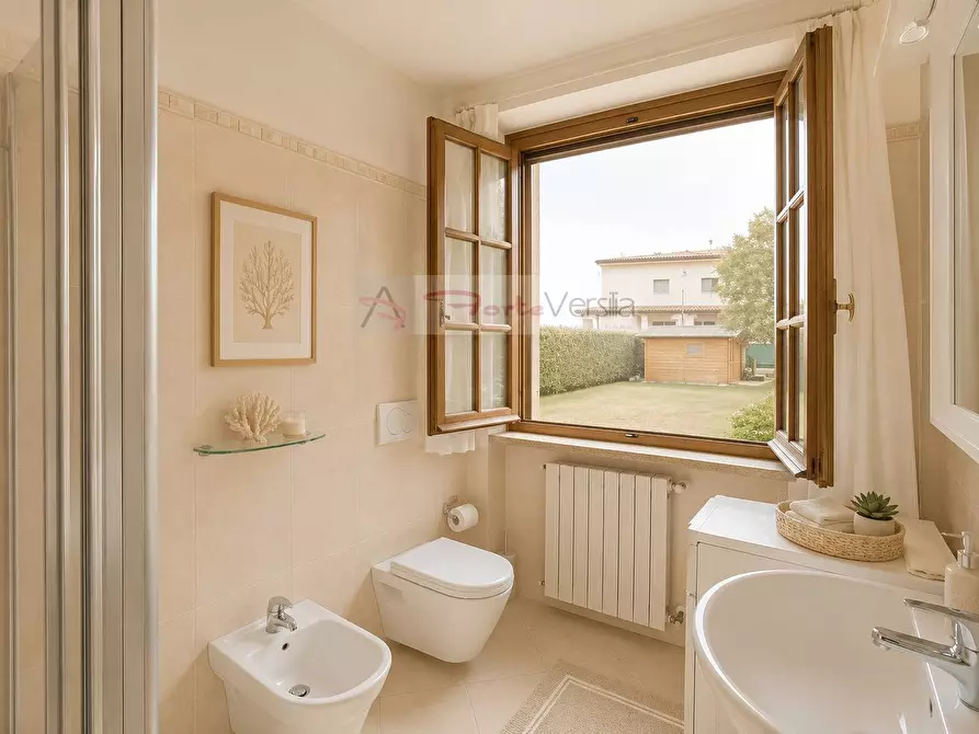 Immagine 37 di Villa in vendita  a Montignoso