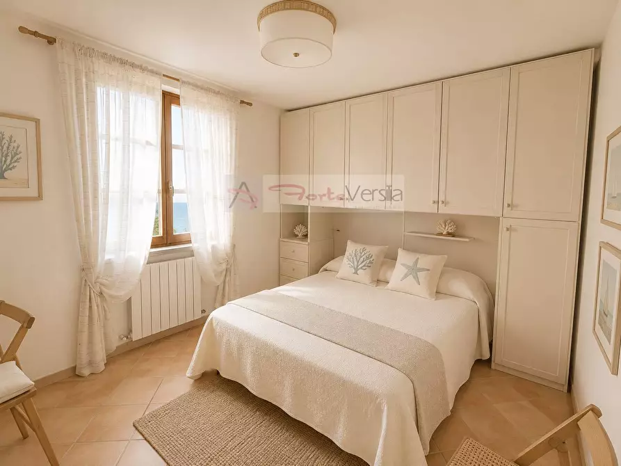 Immagine 38 di Villa in vendita  a Montignoso