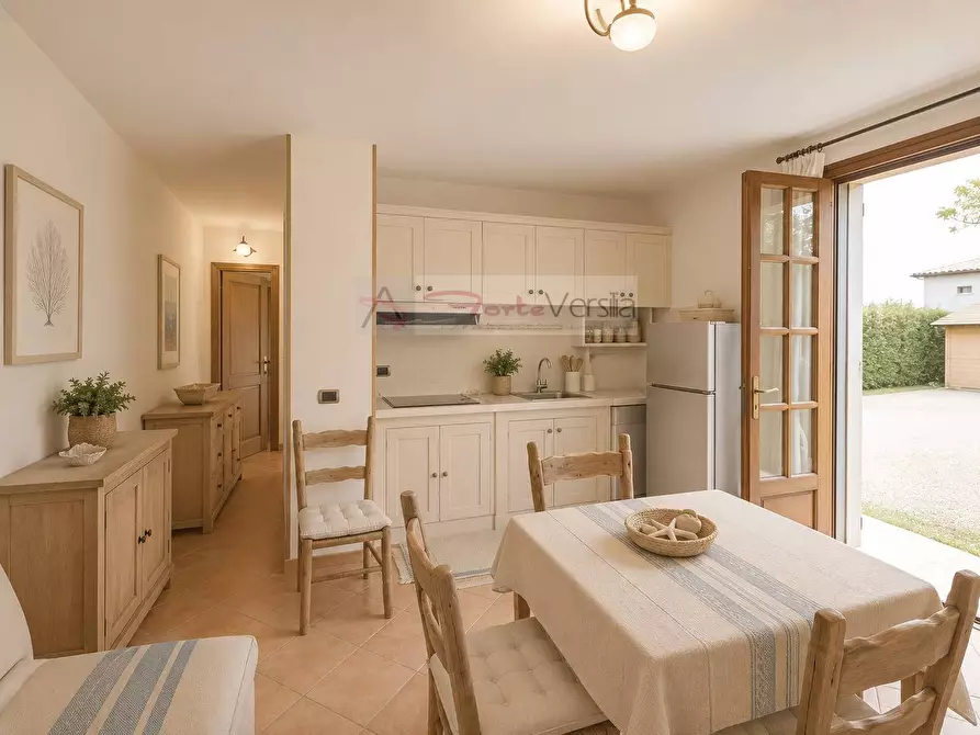 Immagine 34 di Villa in vendita  a Montignoso