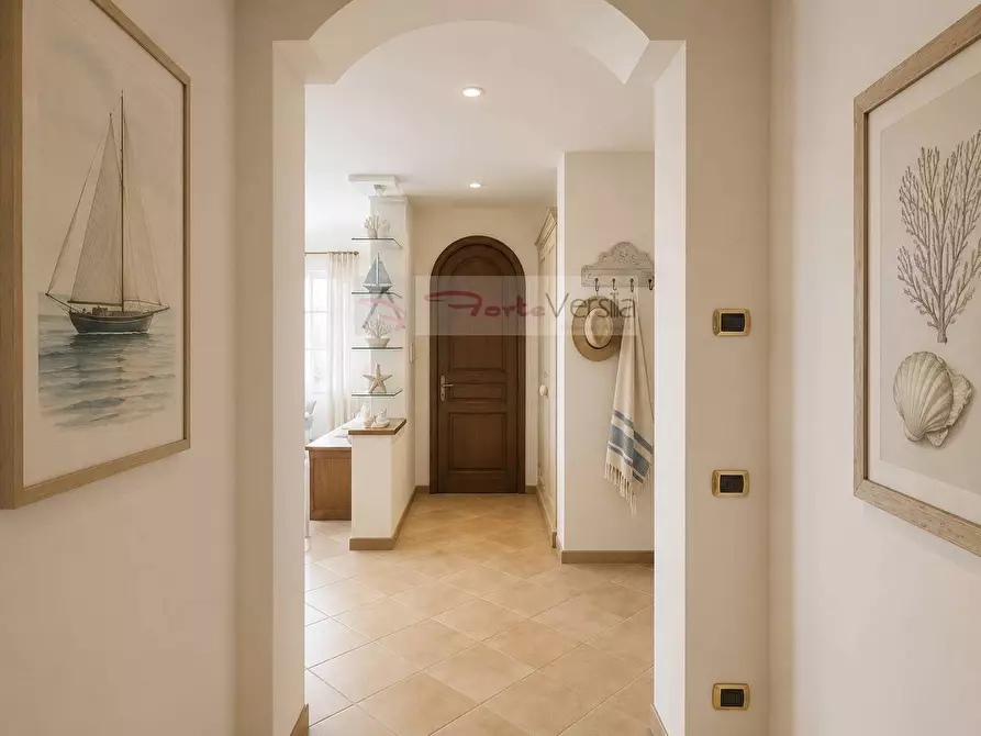 Immagine 8 di Villa in vendita  a Montignoso