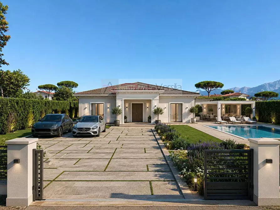 Immagine 2 di Terreno residenziale in vendita  a Pietrasanta