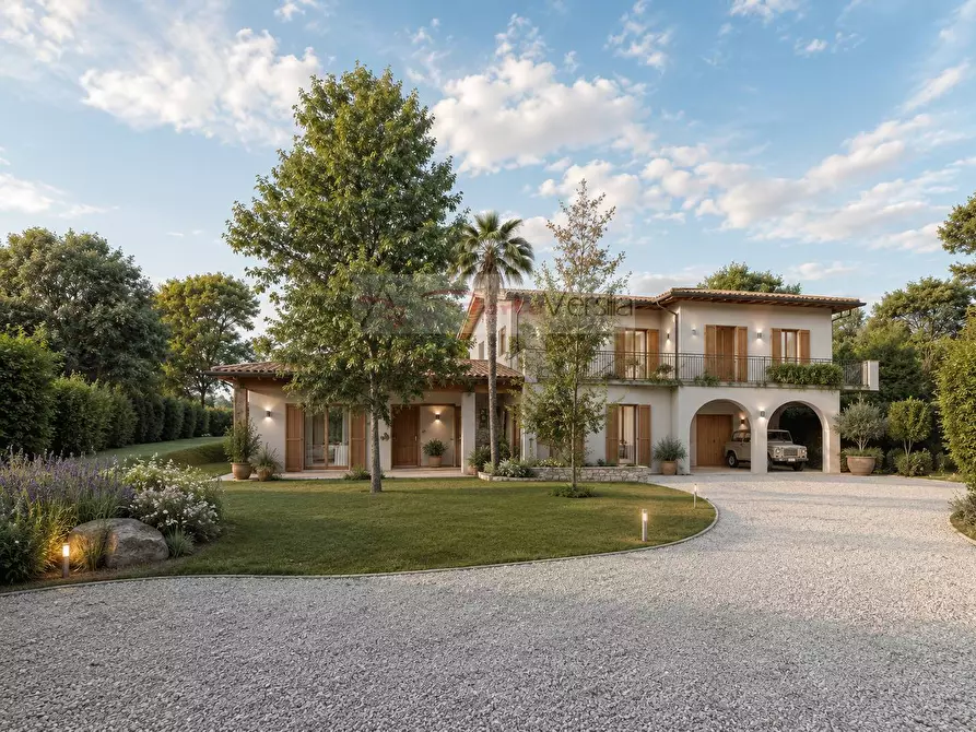 Immagine 1 di Villa in vendita  a Pietrasanta
