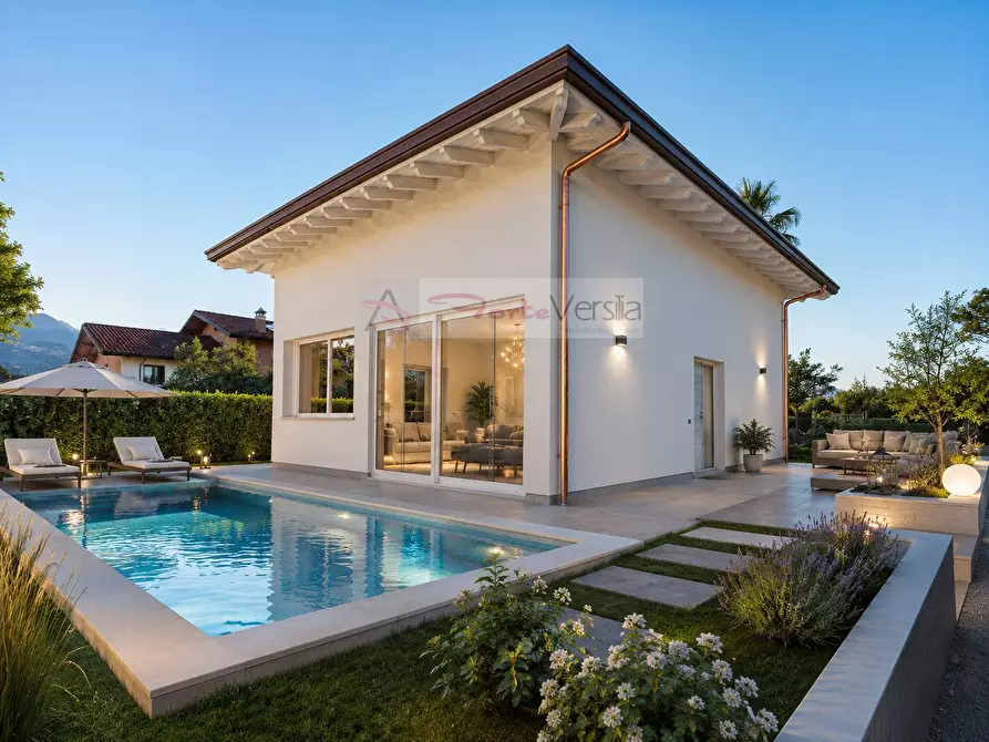 Immagine 2 di Villa in vendita  a Pietrasanta
