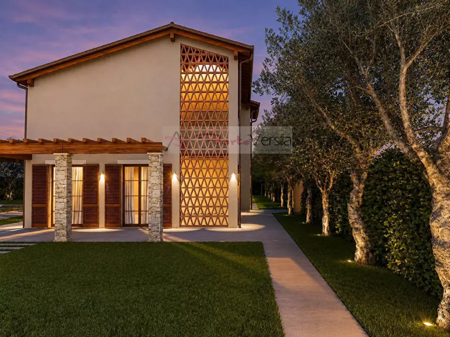 Immagine 2 di Villa in vendita  a Pietrasanta
