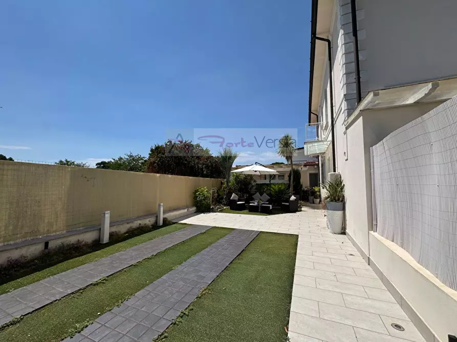 Immagine 20 di Appartamento in vendita  a Pietrasanta