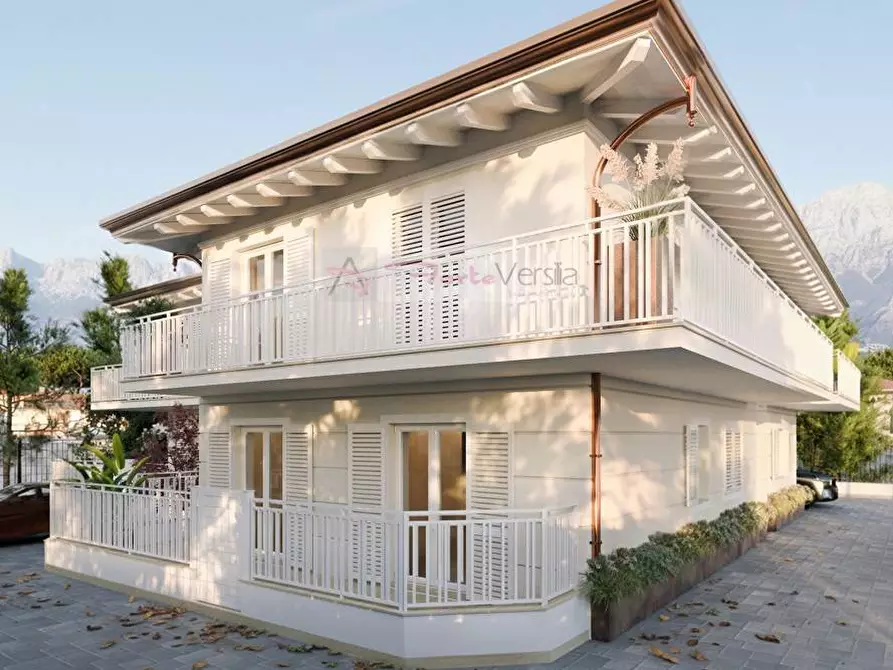 Immagine 2 di Appartamento in vendita  a Forte Dei Marmi