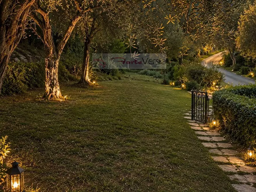 Immagine 4 di Rustico / casale in vendita  a Montignoso