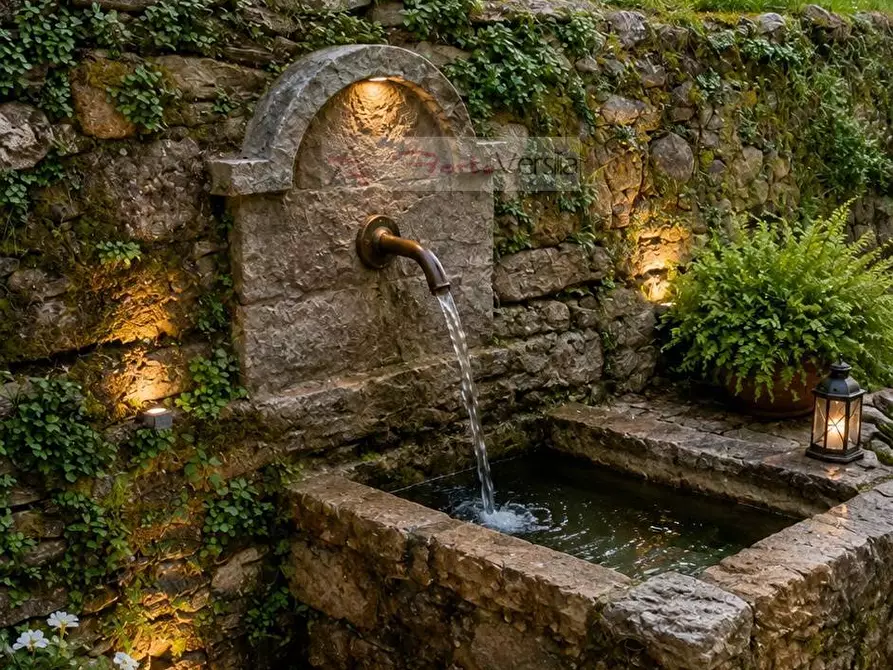 Immagine 5 di Rustico / casale in vendita  a Montignoso