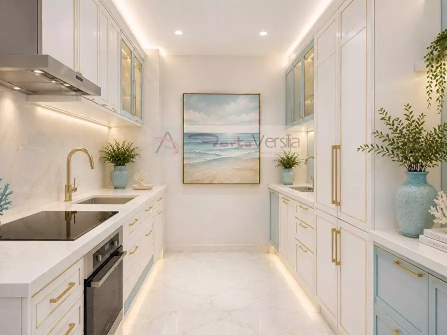 Immagine 2 di Villa in vendita  a Forte Dei Marmi