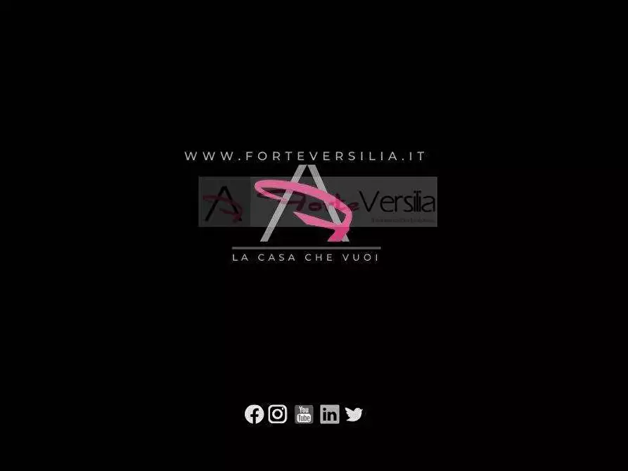 Immagine 7 di Villa in vendita  a Pietrasanta