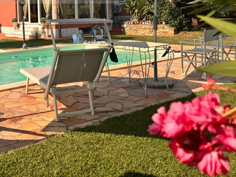 Immagine 3 di Villa in vendita  a Seravezza