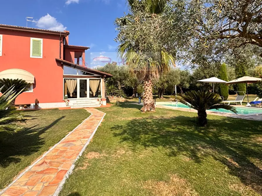 Immagine 41 di Villa in vendita  a Seravezza