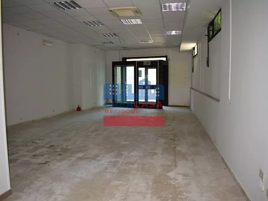 Immagine 3 di Locale commerciale in vendita  in via Garibaldi a Calatabiano