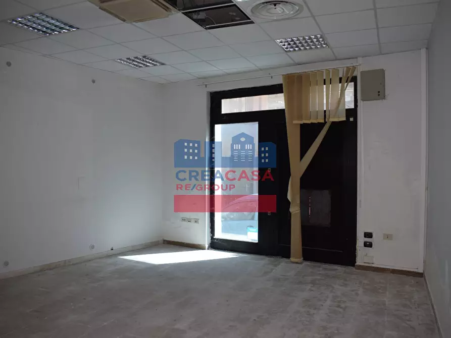 Immagine 4 di Locale commerciale in vendita  in via Garibaldi a Calatabiano