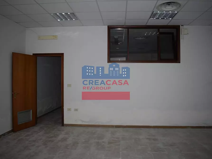 Immagine 5 di Locale commerciale in vendita  in via Garibaldi a Calatabiano