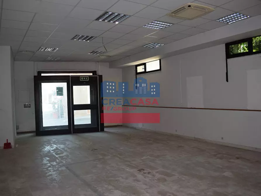Immagine 13 di Locale commerciale in vendita  in via Garibaldi a Calatabiano