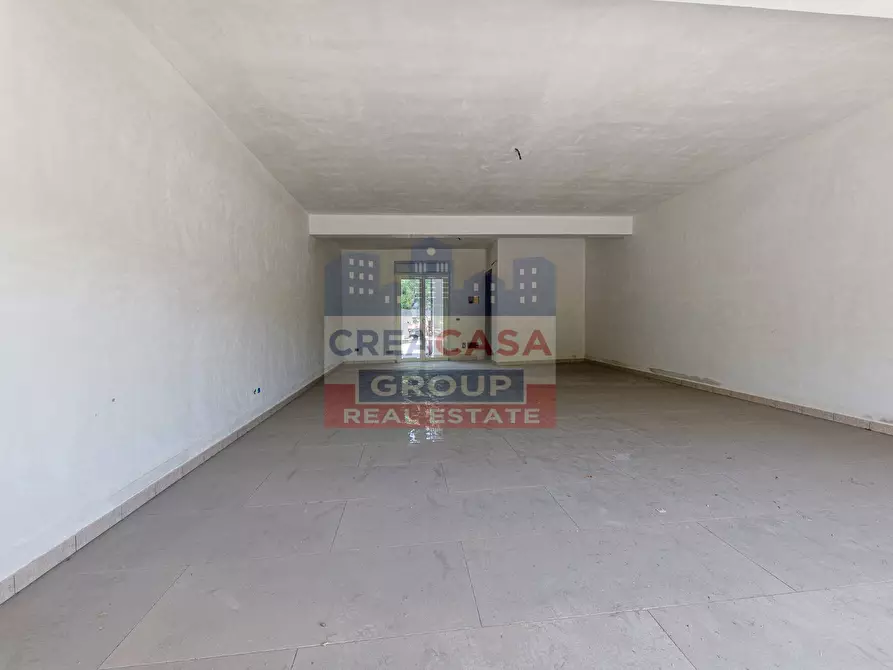 Immagine 5 di Locale commerciale in vendita  in Via Dionisio a Giardini-Naxos