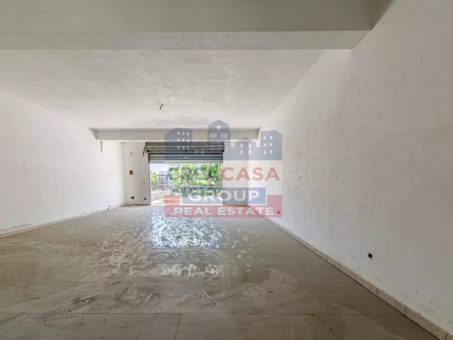 Immagine 4 di Locale commerciale in vendita  in Via Dionisio a Giardini-Naxos