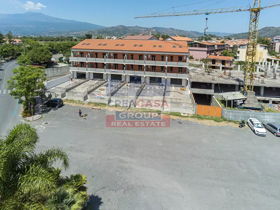 Immagine 9 di Locale commerciale in vendita  in Via Dionisio a Giardini-Naxos