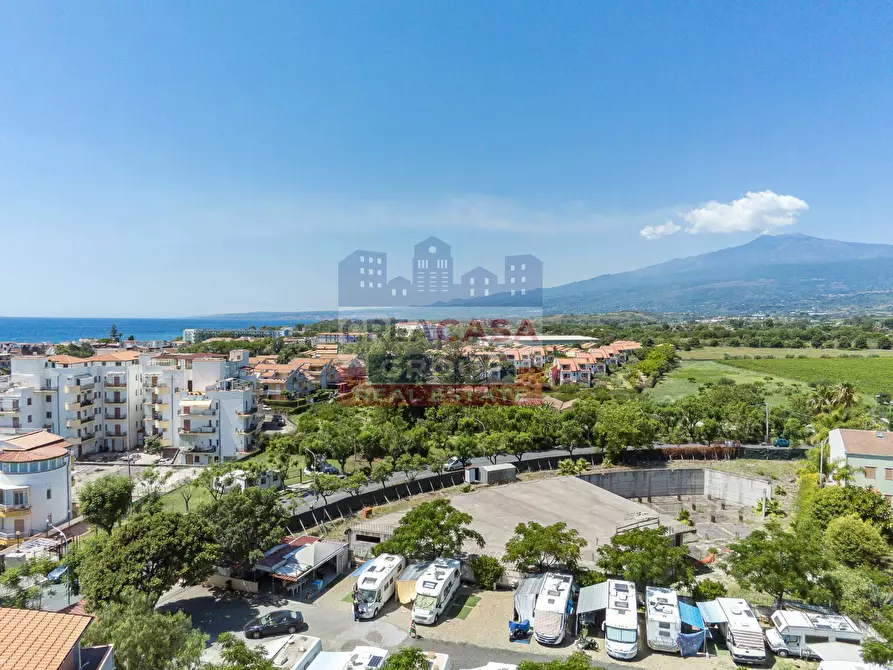 Immagine 10 di Locale commerciale in vendita  in Via Dionisio a Giardini-Naxos