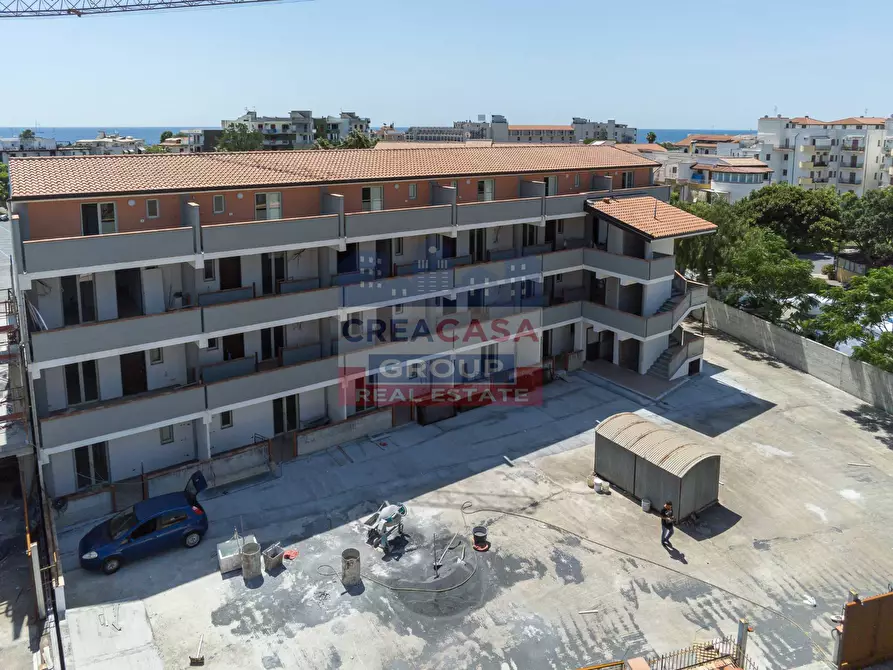 Immagine 11 di Locale commerciale in vendita  in Via Dionisio a Giardini-Naxos