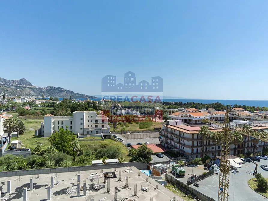 Immagine 13 di Locale commerciale in vendita  in Via Dionisio a Giardini-Naxos