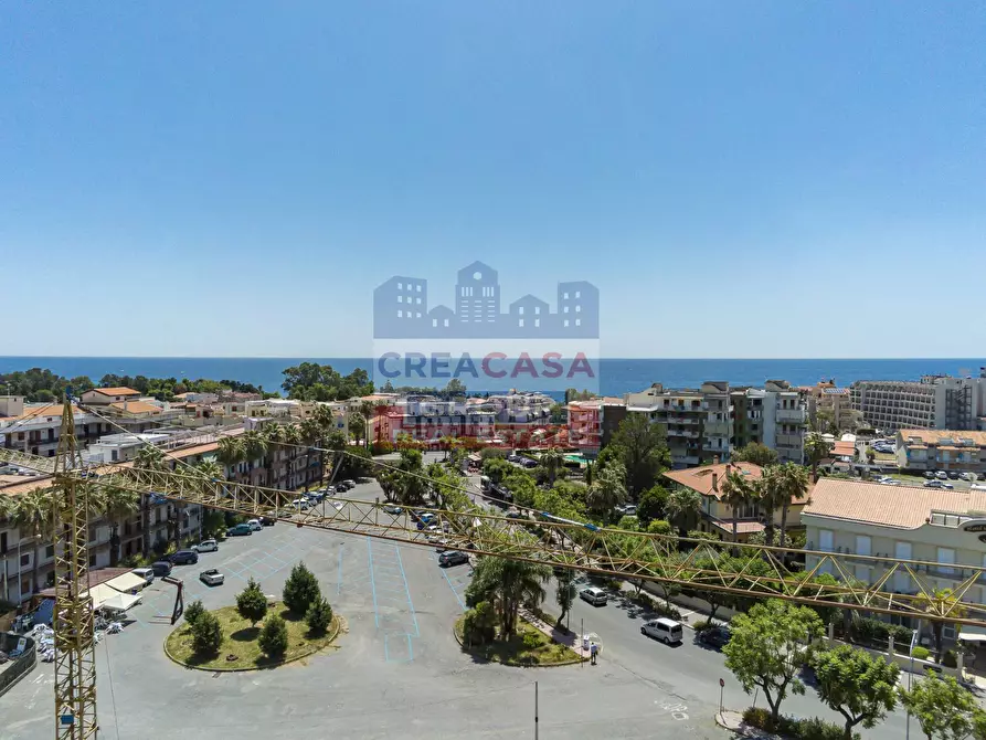 Immagine 14 di Locale commerciale in vendita  in Via Dionisio a Giardini-Naxos