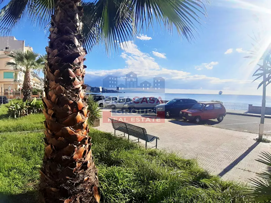 Immagine 7 di Locale commerciale in vendita  in Naxos a Giardini-Naxos