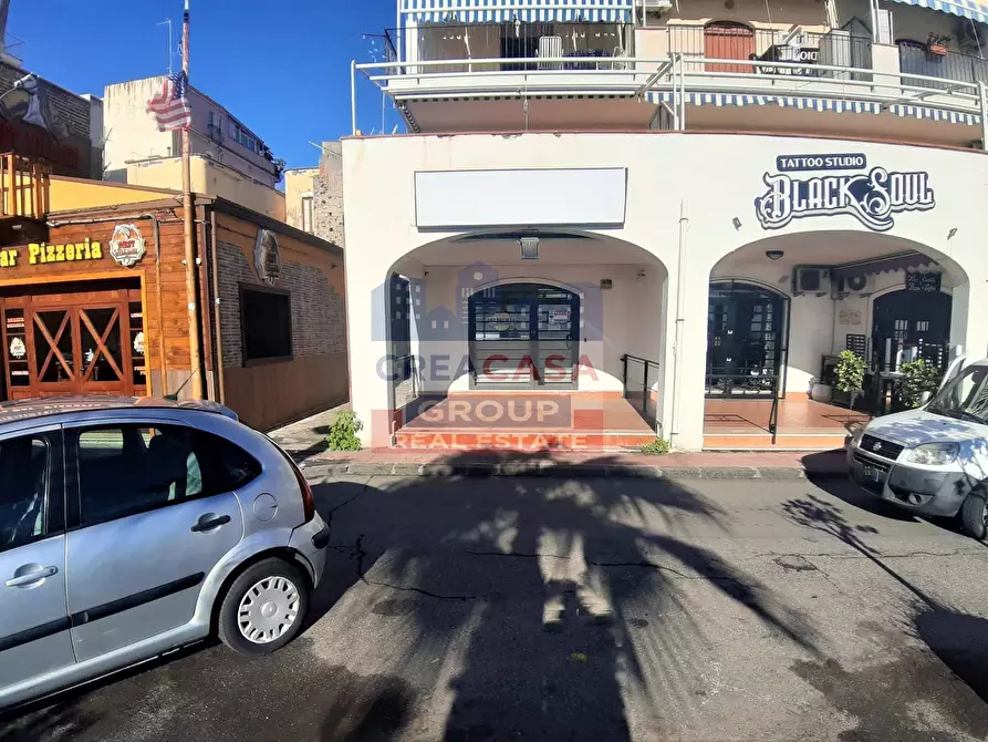 Immagine 8 di Locale commerciale in vendita  in Naxos a Giardini-Naxos