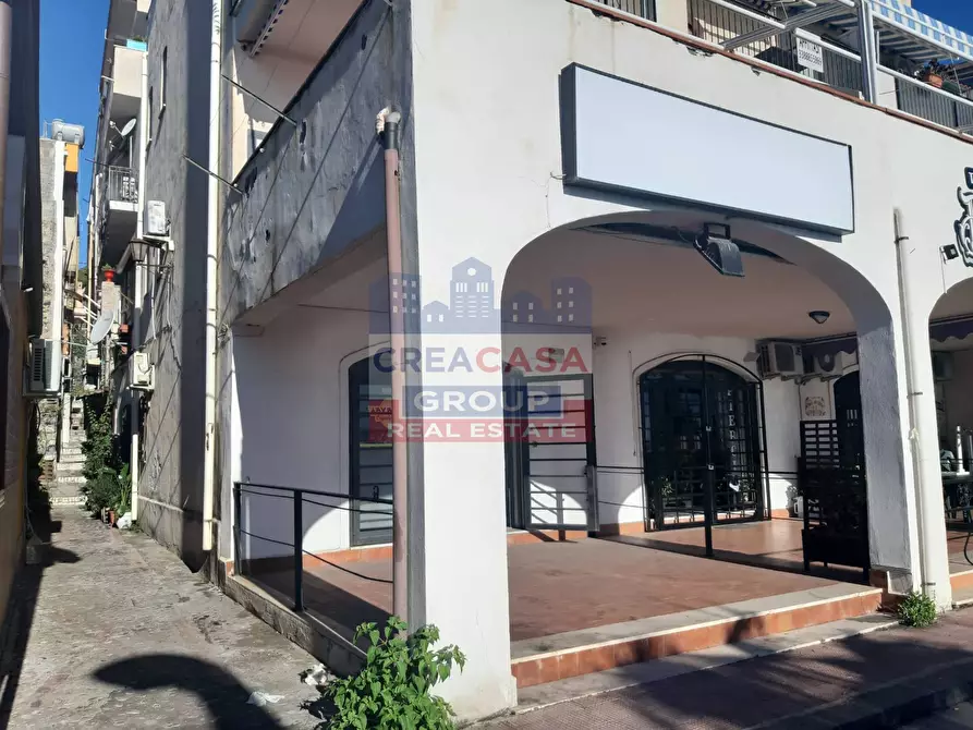 Immagine 2 di Locale commerciale in vendita  in Naxos a Giardini-Naxos