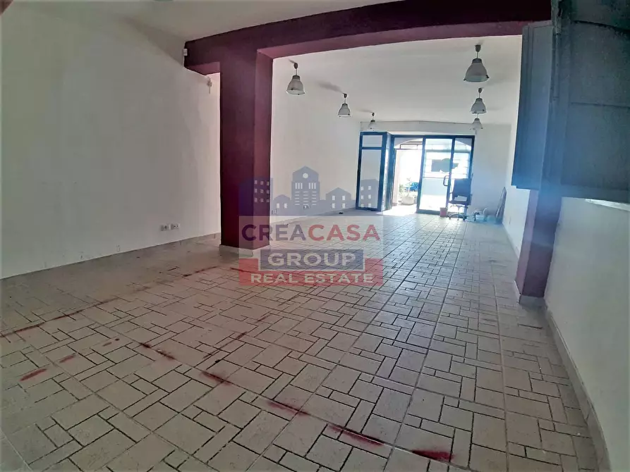 Immagine 15 di Locale commerciale in vendita  in Naxos a Giardini-Naxos