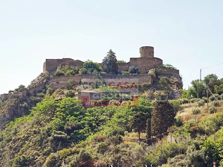 Immagine 36 di Appartamento in vendita  in Via Consolare Valeria a Sant'alessio Siculo