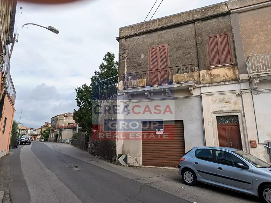 Immagine 4 di Palazzo in vendita  in Viale delle Province a Giarre