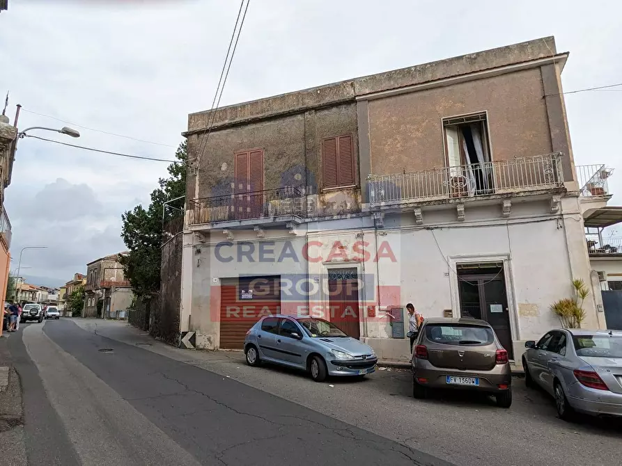 Immagine 6 di Palazzo in vendita  in Viale delle Province a Giarre