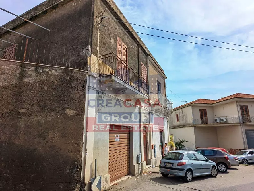 Immagine 5 di Palazzo in vendita  in Viale delle Province a Giarre