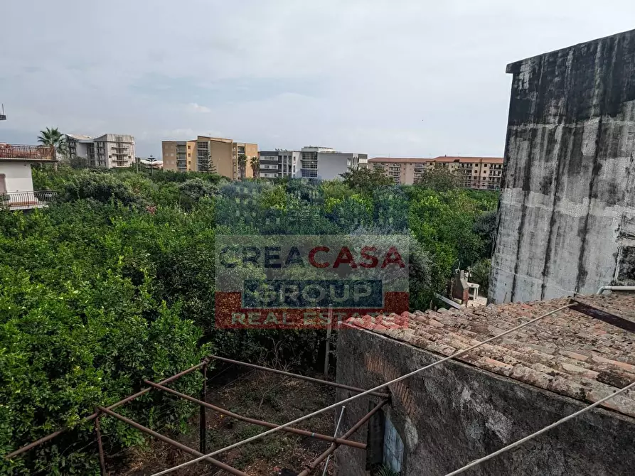 Immagine 33 di Palazzo in vendita  in Viale delle Province a Giarre