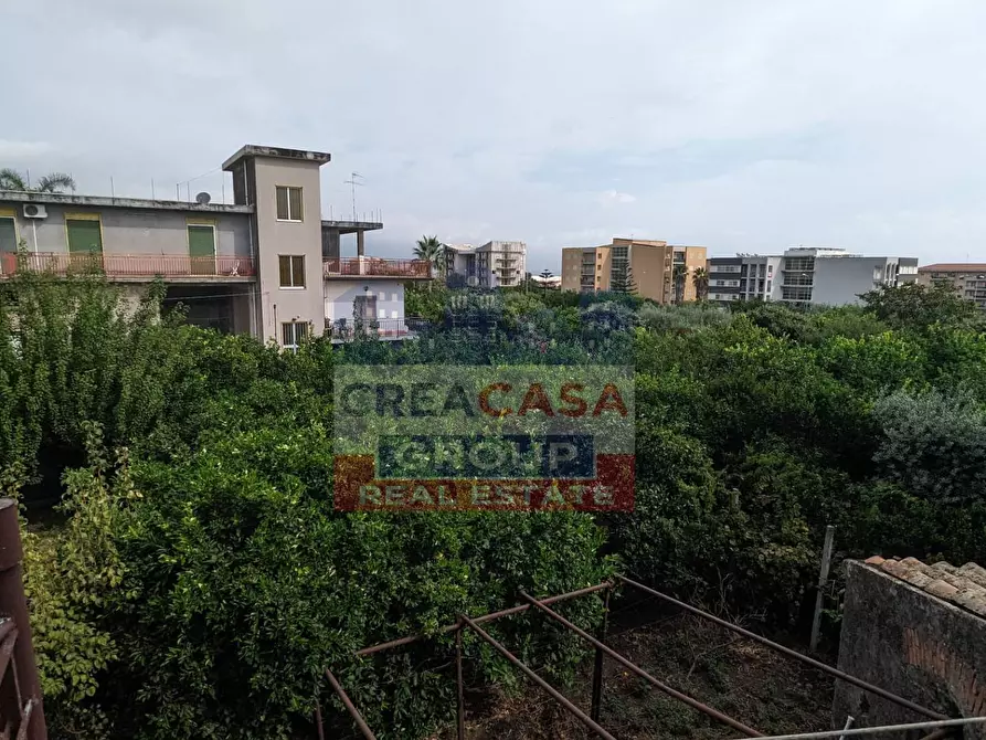 Immagine 35 di Palazzo in vendita  in Viale delle Province a Giarre