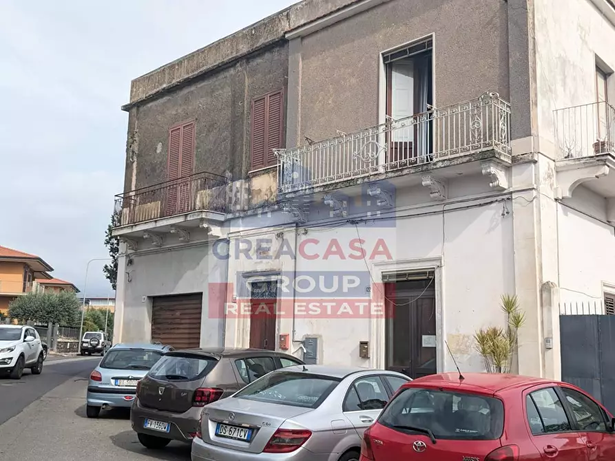 Immagine 3 di Palazzo in vendita  in Viale delle Province a Giarre