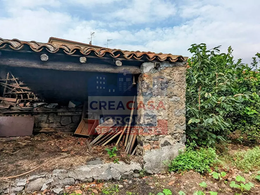 Immagine 12 di Palazzo in vendita  in Viale delle Province a Giarre