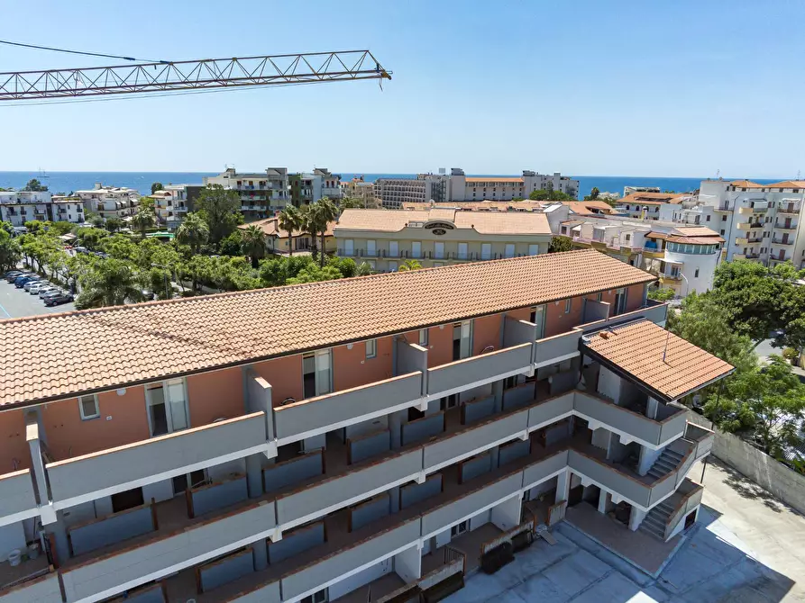 Immagine 3 di Locale commerciale in vendita  in Via Dionisio a Giardini-Naxos