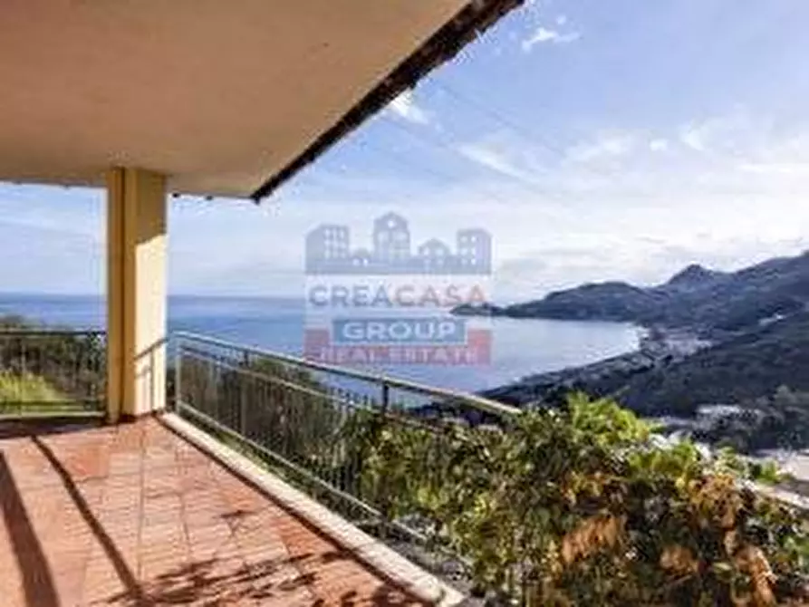 Immagine 2 di Villa in vendita  in Contrada Sillemi a Letojanni