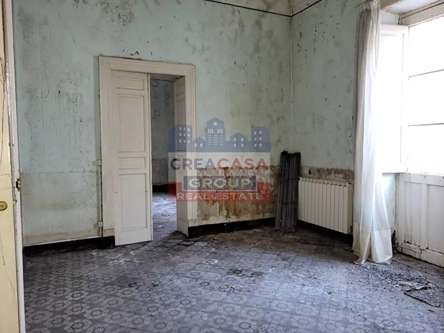 Immagine 13 di Palazzo in vendita  in Via Meli a Giarre