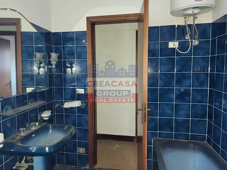 Immagine 17 di Palazzo in vendita  in Via Meli a Giarre