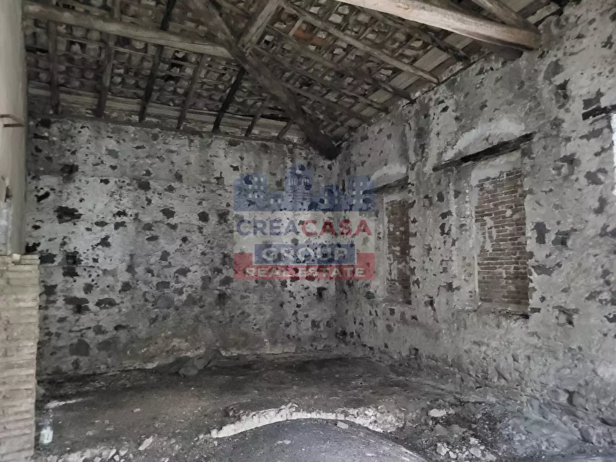 Immagine 21 di Palazzo in vendita  in Via Meli a Giarre