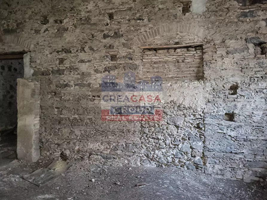 Immagine 24 di Palazzo in vendita  in Via Meli a Giarre