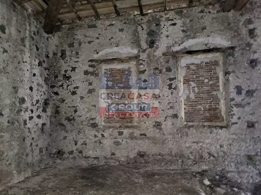 Immagine 25 di Palazzo in vendita  in Via Meli a Giarre