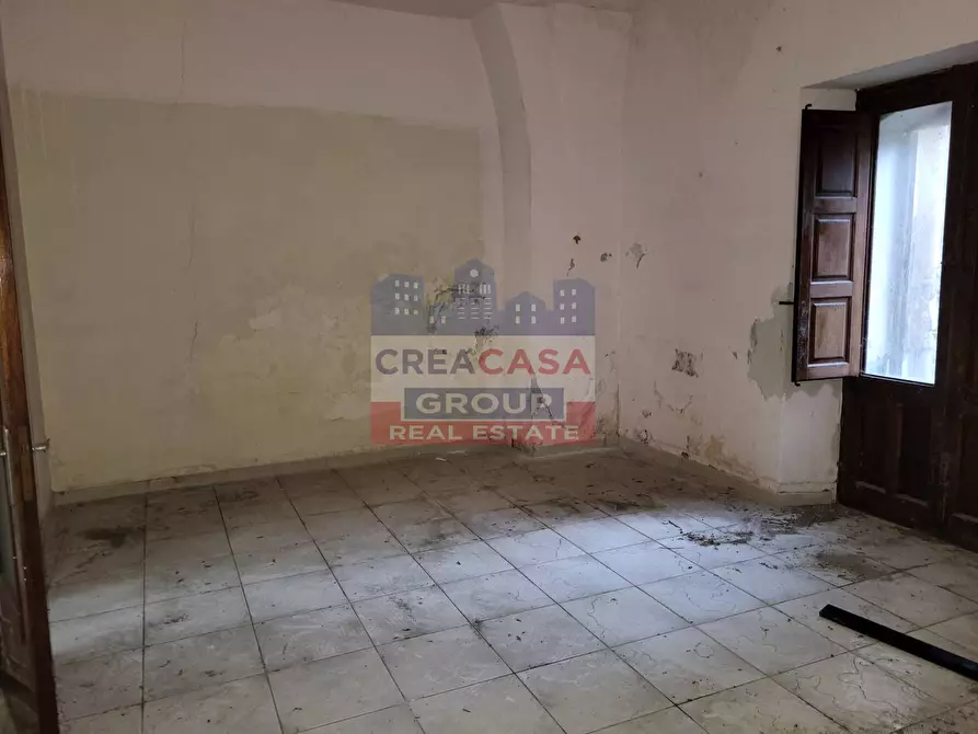 Immagine 27 di Palazzo in vendita  in Via Meli a Giarre